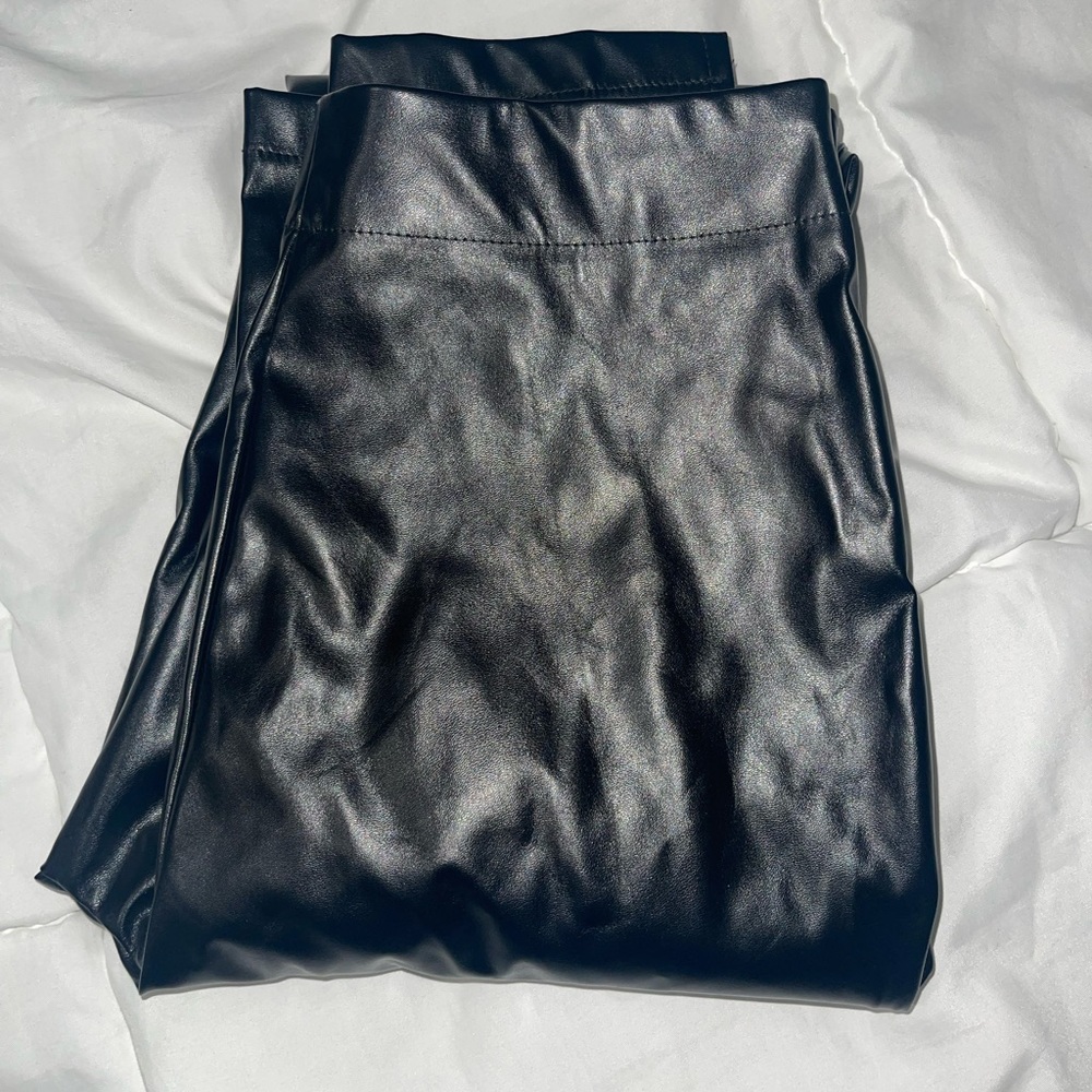 Leather slit hem skinny pants